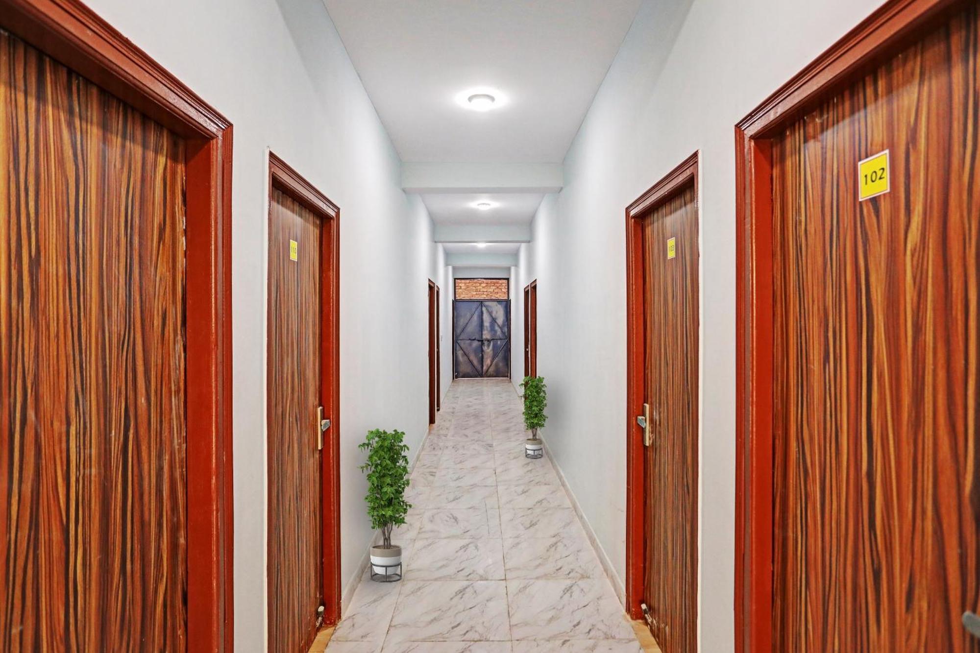 Hotel O Surya Gold Guest House Najafgarh Ngoại thất bức ảnh